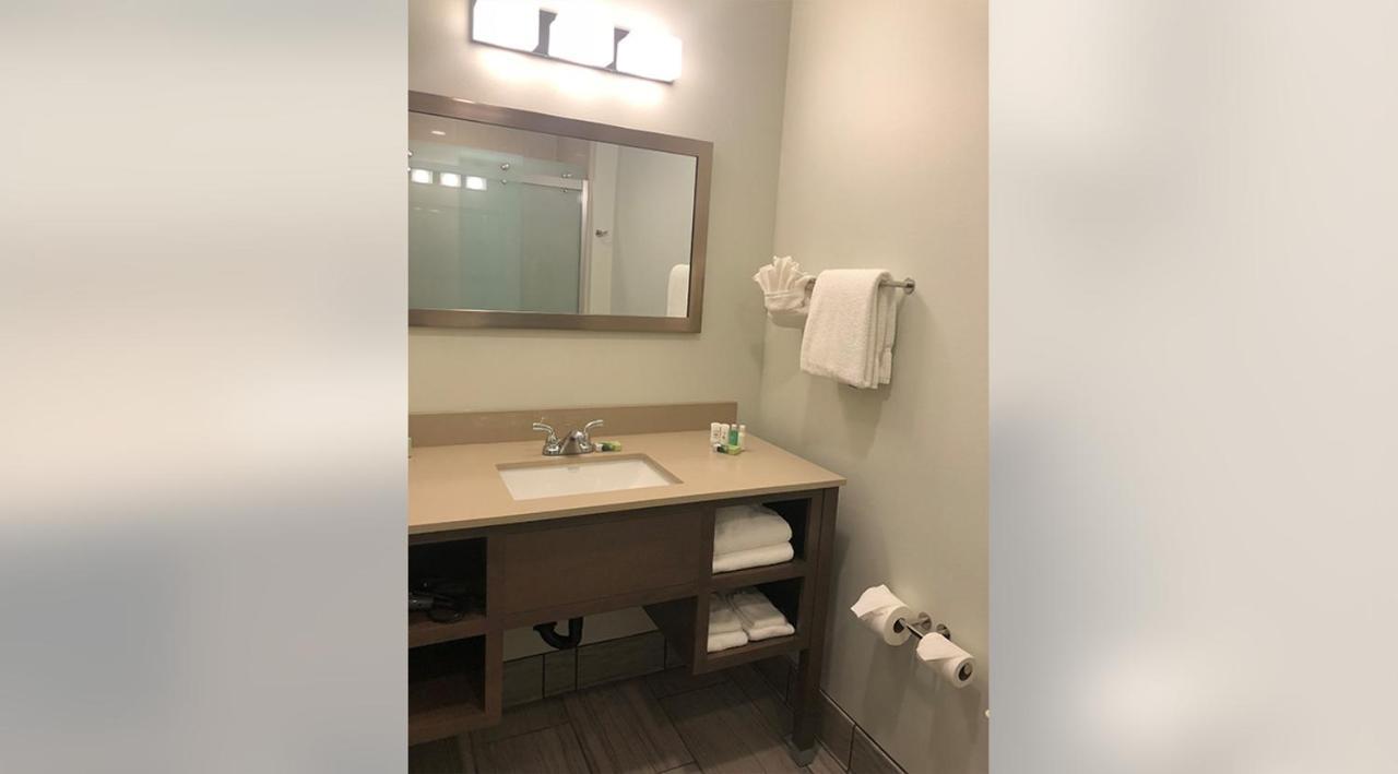 Kodiak Compass Suites Bagian luar foto