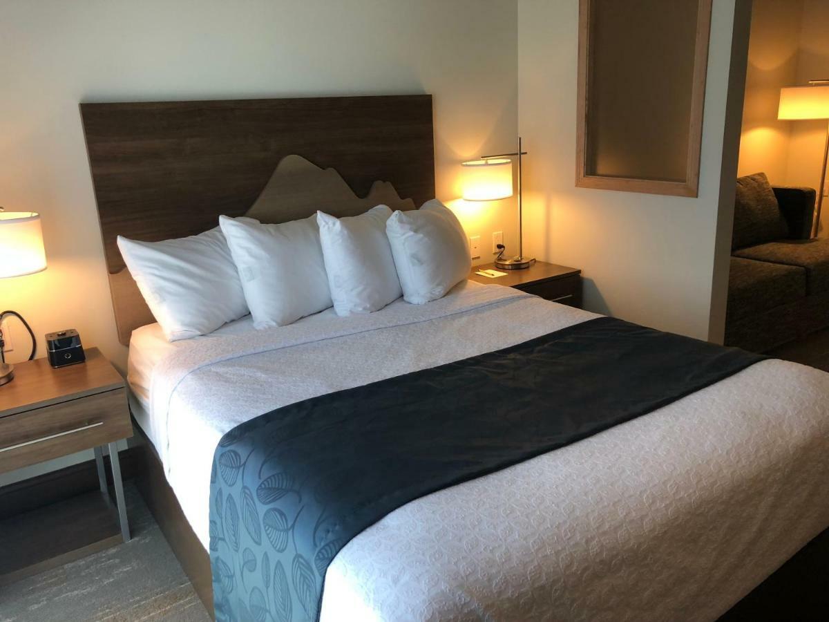 Kodiak Compass Suites Bagian luar foto
